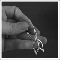 Image 3 of Lustre Leaf (pins)