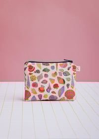 Image 1 of Monedero Conchas beige