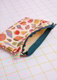 Image 3 of Monedero Conchas beige