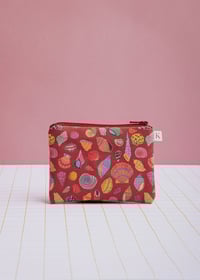 Image 1 of Monedero Conchas rojo oscuro