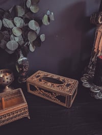 Image 3 of Black Velvet tissue box holder