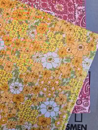 Image 4 of Vintage French Book L’écharpe mauve by Nell Pierlain, 1970's Floral Cover