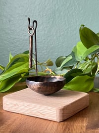 Image 3 of Hum Bowl | Rest – surface/stand collection (single bowl with oak wood)