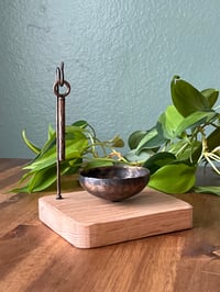 Image 1 of Hum Bowl | Rest – surface/stand collection (single bowl with oak wood)