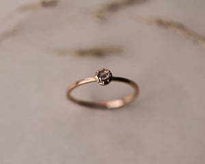 Image of 18ct Rose gold 3.0mm Rose-cut Champagne diamond horn texture ring (LON266)