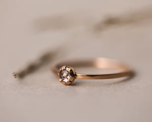 Image of 18ct Rose gold 3.0mm Rose-cut Champagne diamond horn texture ring (LON266)