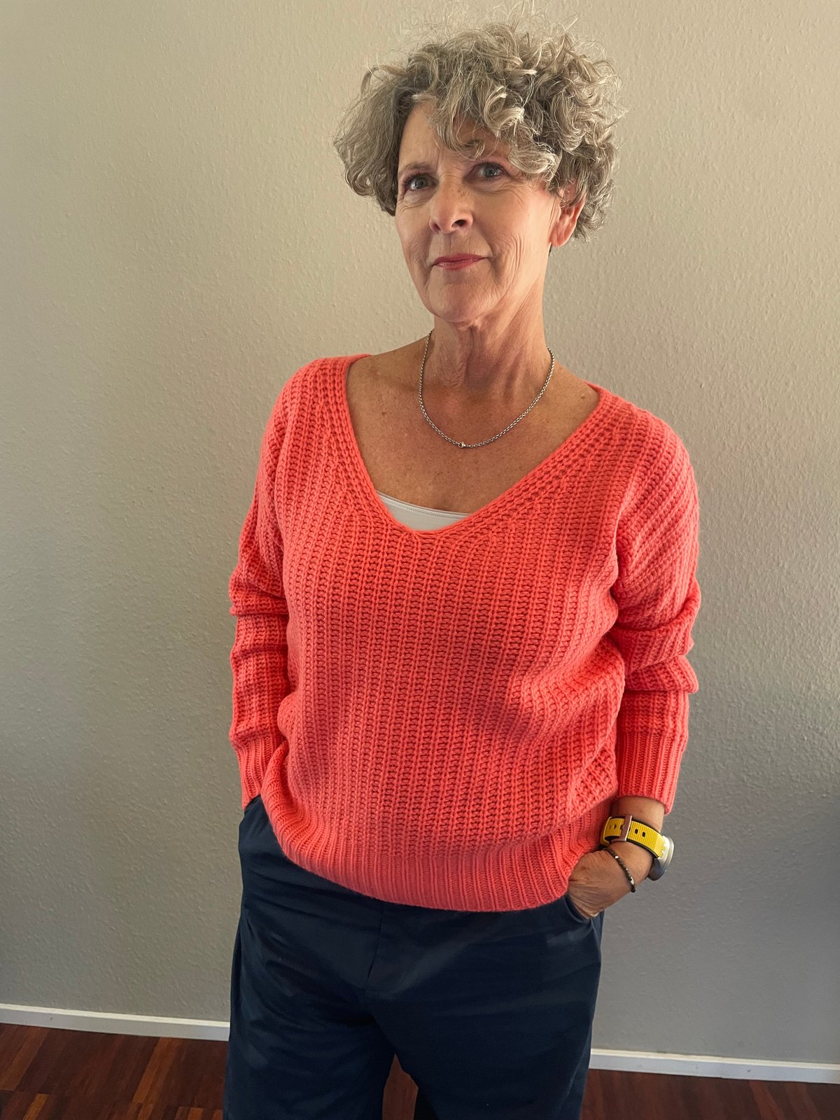 Image of V-Neck 100% Cashmere coral