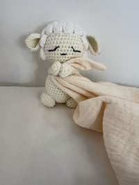 Image 1 of Small Amigurumis Sheep with Baby Towel Creme