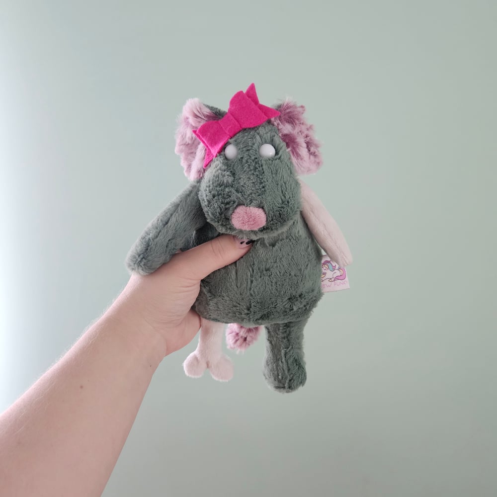 Image of Rotten, the Zombie Mouse