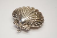 Image 4 of Lovely Solid Silver Scallop Shell Hinged Box Pendant
