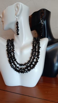 Image 8 of BLACK ONYX GEMSTONE CHIPS WITH BLACK  FACETED CRYSTAL BEADS 