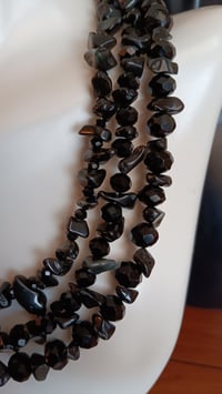 Image 5 of BLACK ONYX GEMSTONE CHIPS WITH BLACK  FACETED CRYSTAL BEADS 