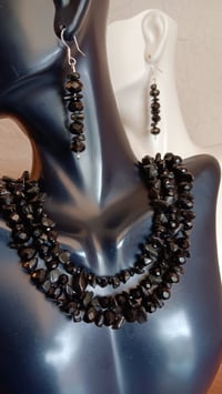 Image 6 of BLACK ONYX GEMSTONE CHIPS WITH BLACK  FACETED CRYSTAL BEADS 