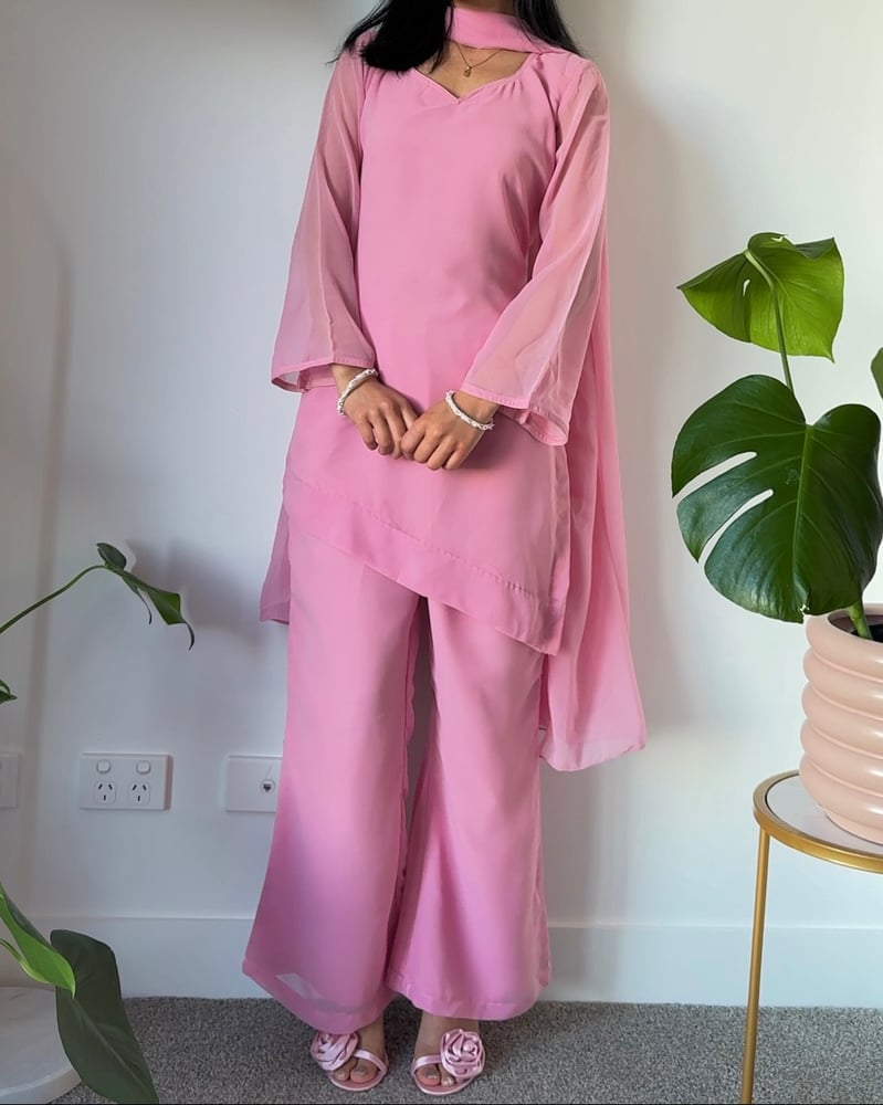 Image of 90’s Gulabi Flare 