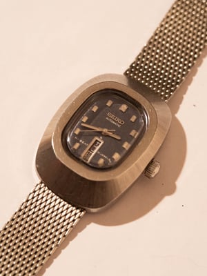 80s seiko silver "oval"