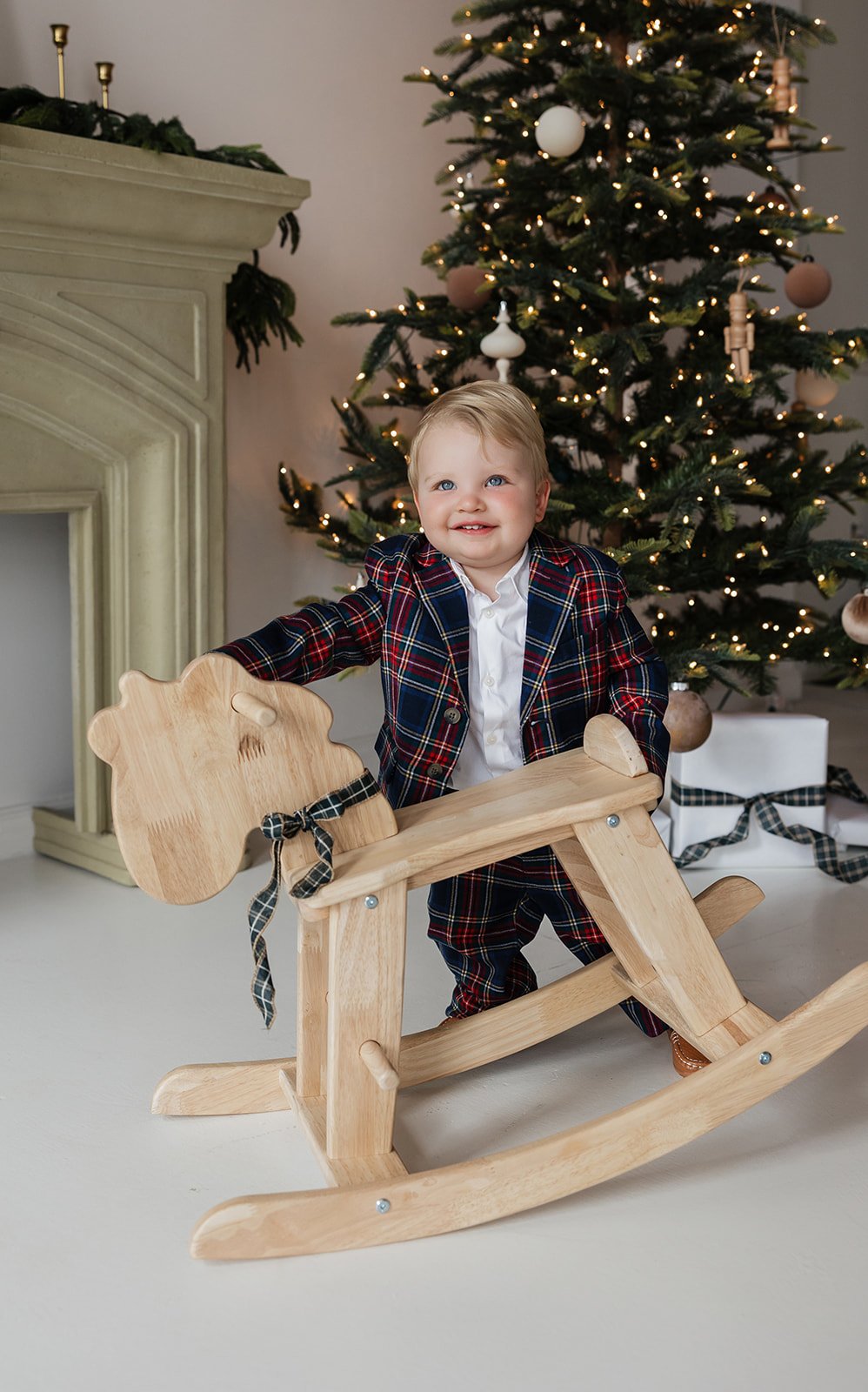 Image of Christmas Mini Sessions / Neutrals + Ralph Lauren Vibes 