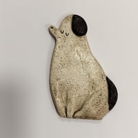 Istuva koira savityö