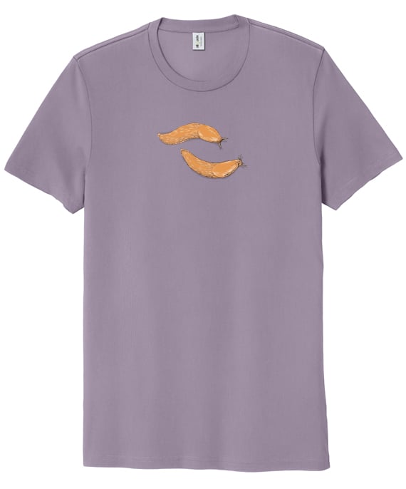 Gray Wolf cardinal red t-shirt / Coyote Graphics