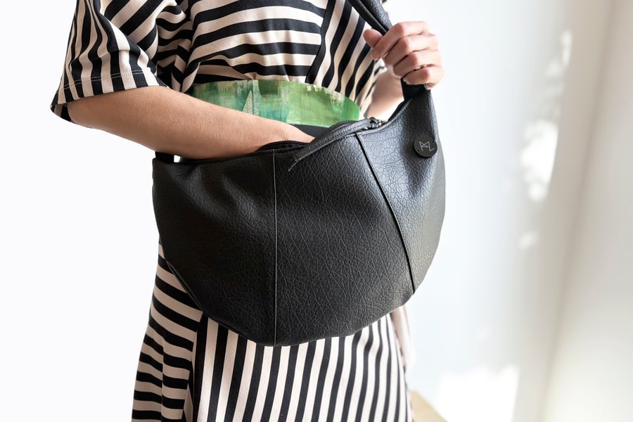 Image of AZ Silvia Black