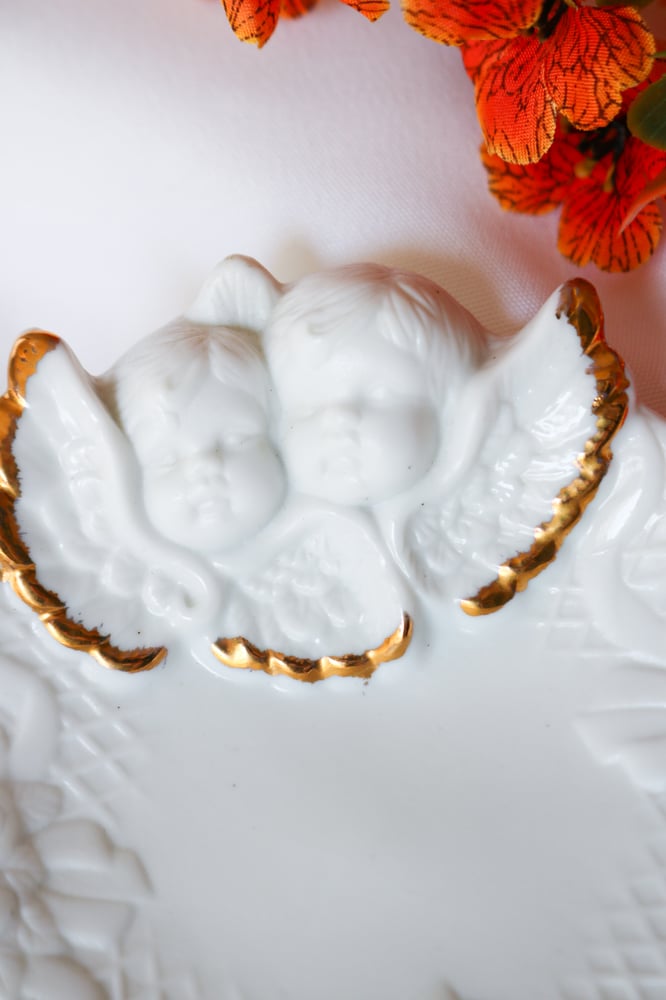 Image of Heavenly Cherub Ring dish with Rose and Bow Details