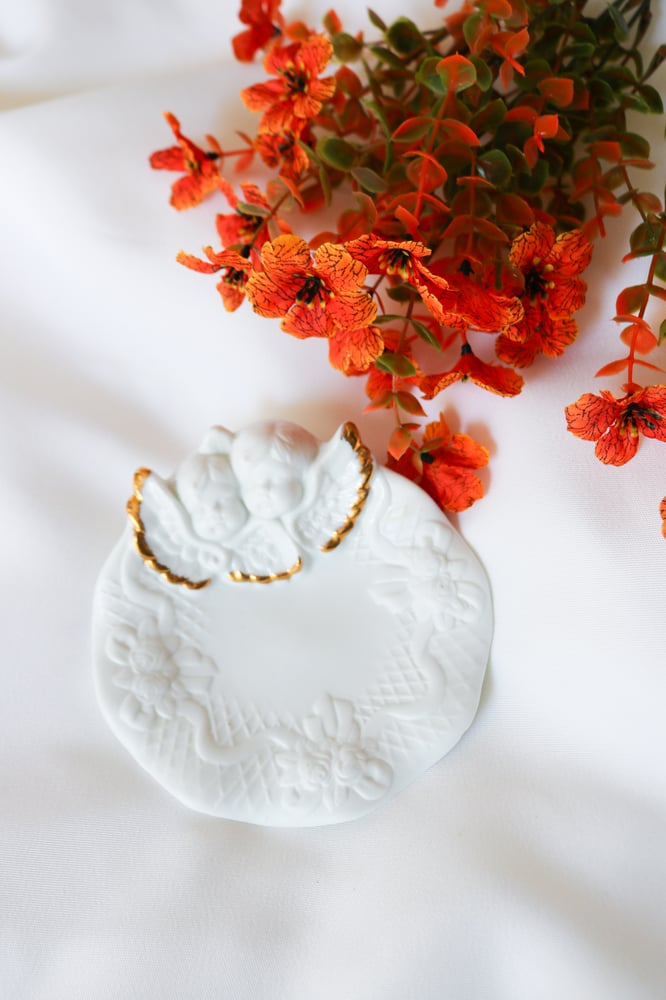 Image of Heavenly Cherub Ring dish with Rose and Bow Details