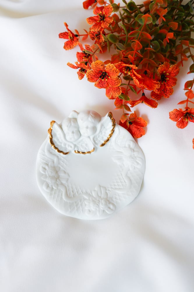 Image of Heavenly Cherub Ring dish with Rose and Bow Details