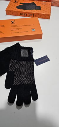 Image 2 of Original Lv Gloves 