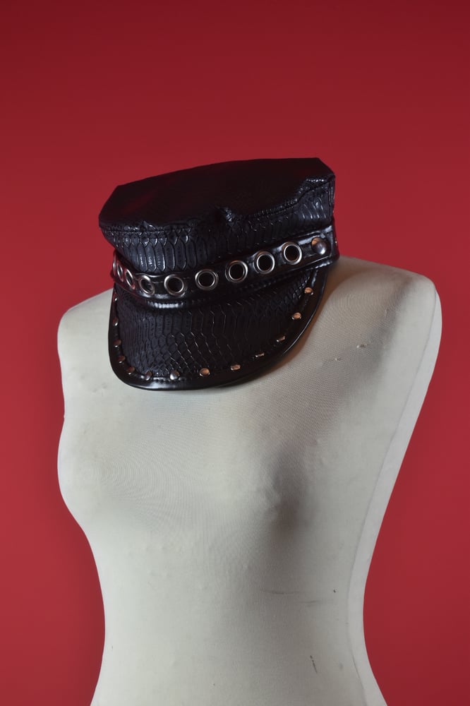 Image of DOMINATE HAT