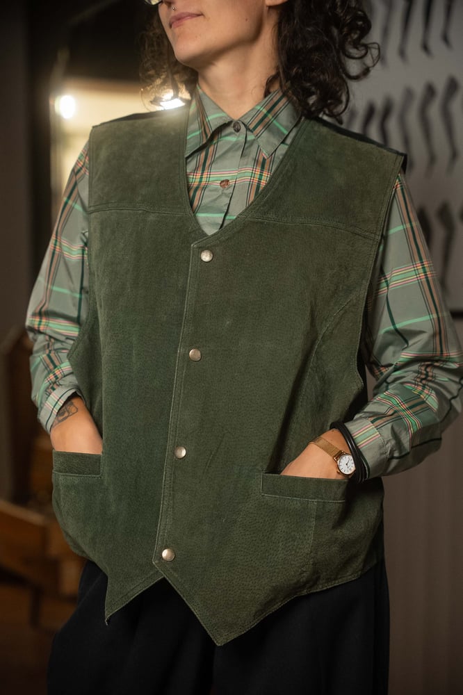 Image of Gilet verde in Camoscio