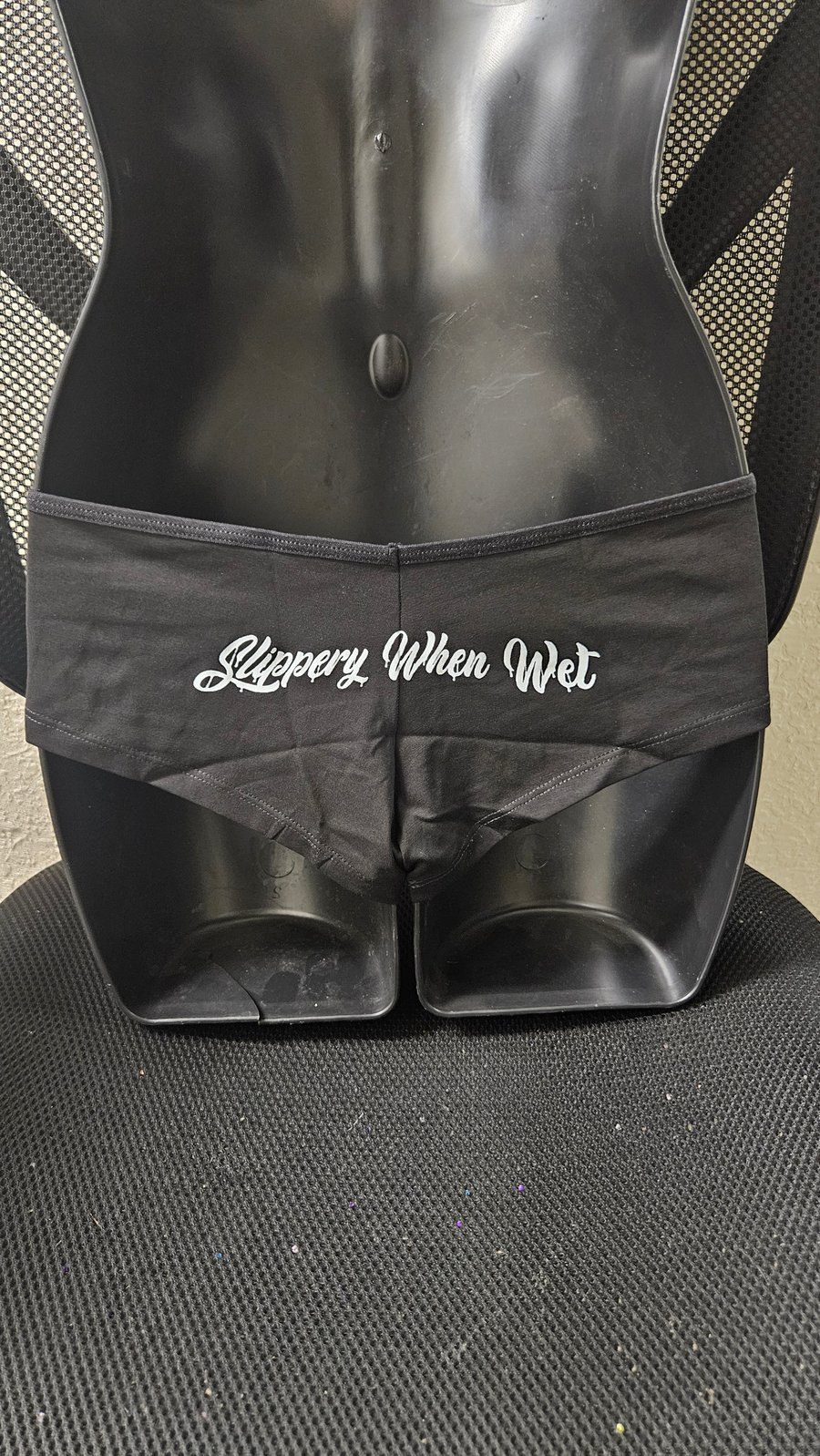 Image of LSP  : SLIPPERY WHEN WET