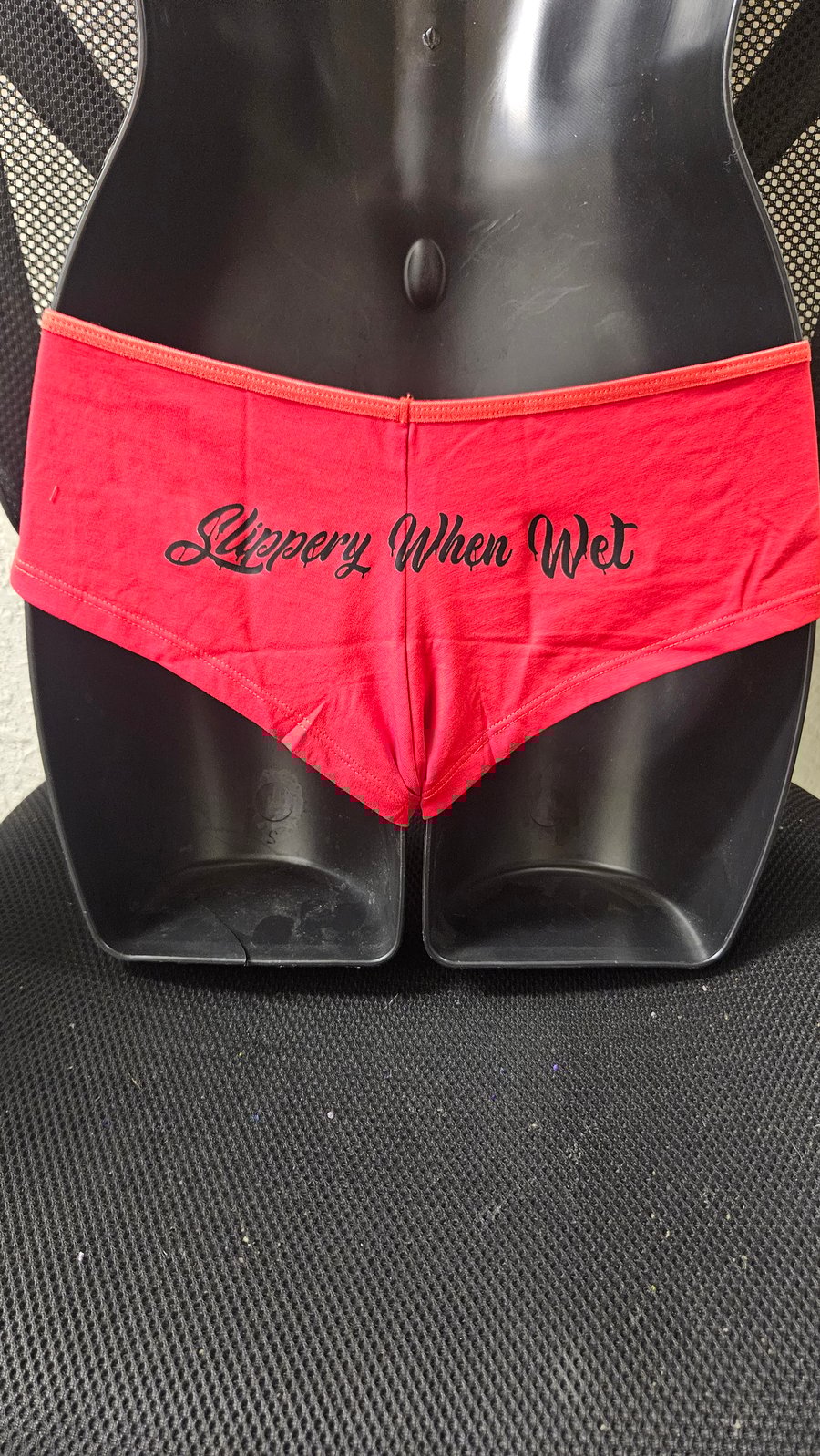 Image of LSP  : SLIPPERY WHEN WET
