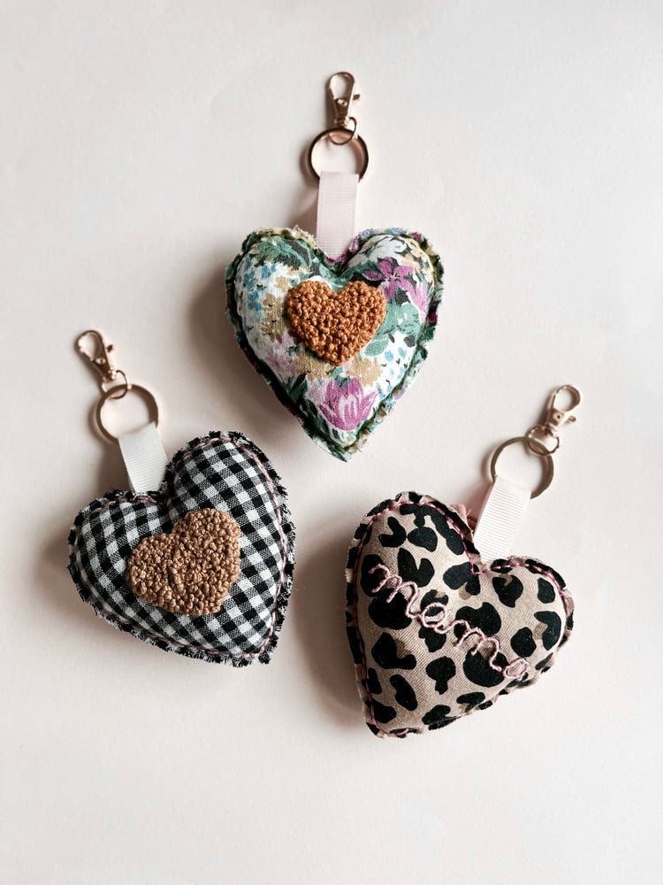 Image of Porte clé brodé - Coeur champêtre 