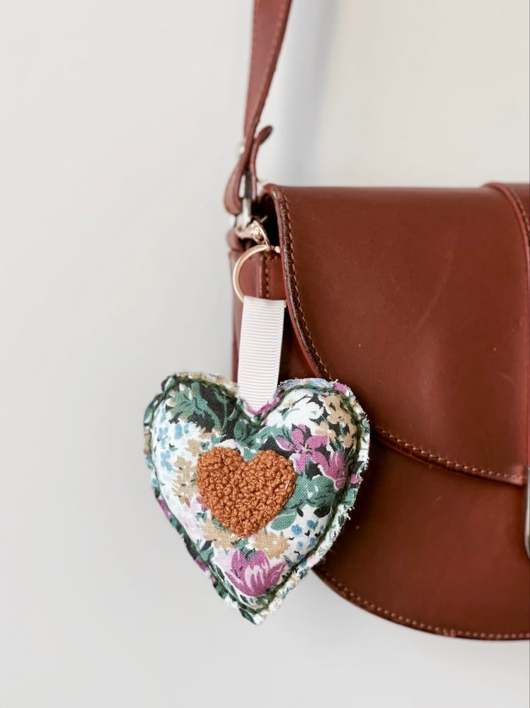 Image of Porte clé brodé - Coeur champêtre 