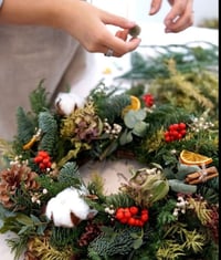 Atelier couronne de Noël les 8, 15 et 22 novembre 2025