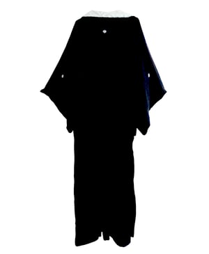 Image of Sort lang silkekimono dame m. pawlownia blad mon emblem