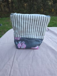 Image 3 of Quilted Linen Zippy Bag Set - Peonies on Slate