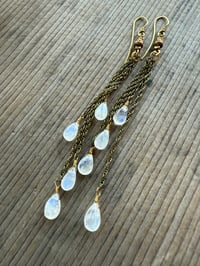 Image 2 of Moonstone in brass earrings / n7