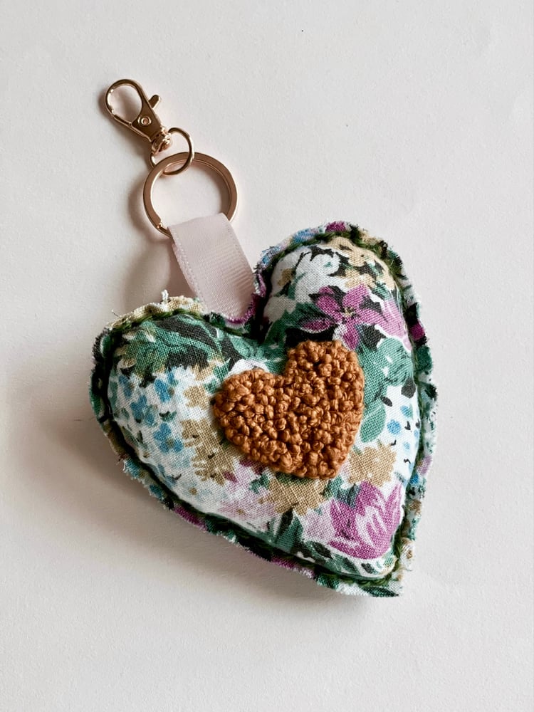 Image of Porte clé brodé - Coeur champêtre 