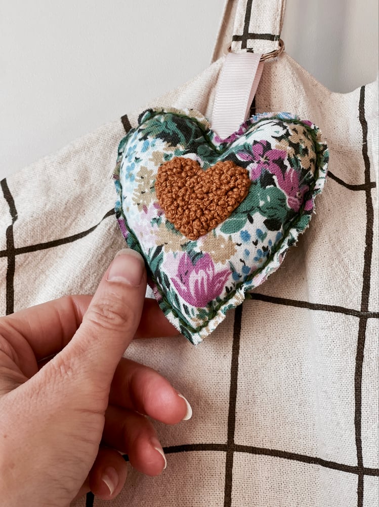 Image of Porte clé brodé - Coeur champêtre 