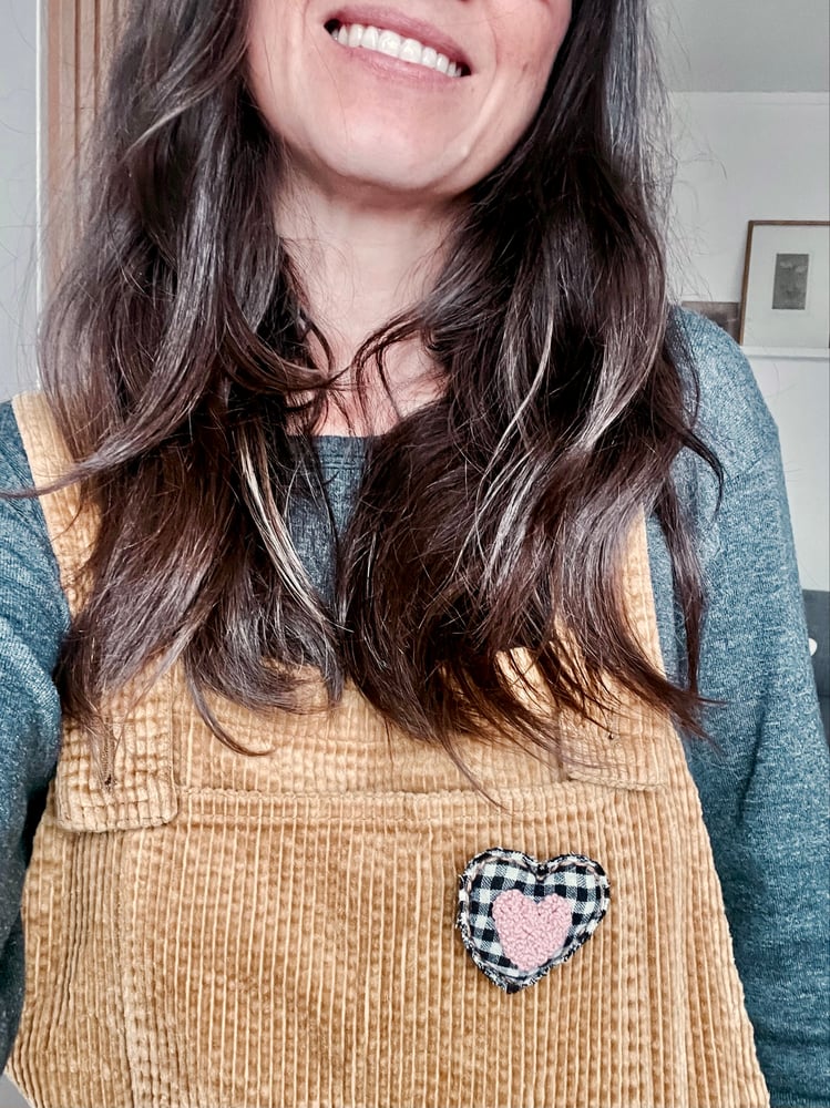 Image of Broche brodé - Coeur carreaux 