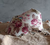 Image 1 of Moyen abat jour Manon, fleurs roses et lin