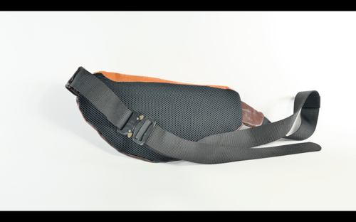 Image of BOSCO PARIS – Sac banane en cuir et daim bi-matiere brun & saumon