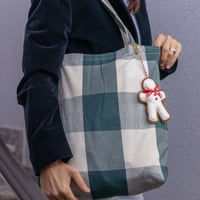 Image 4 of Christmas shopper