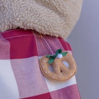 Image 5 of Christmas shopper