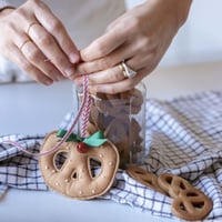 Image 3 of Bretzel