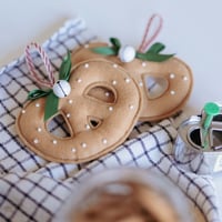 Image 5 of Bretzel