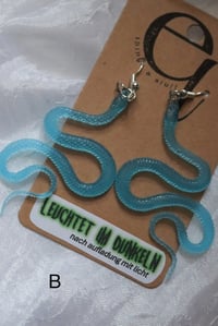 Image 3 of dünne schlangen ohrringe, strukturiert & unstrukturiert