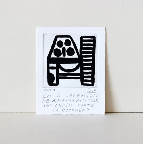 Image of Est-il acceptable de rester assis sur une chaise toute la journée ?