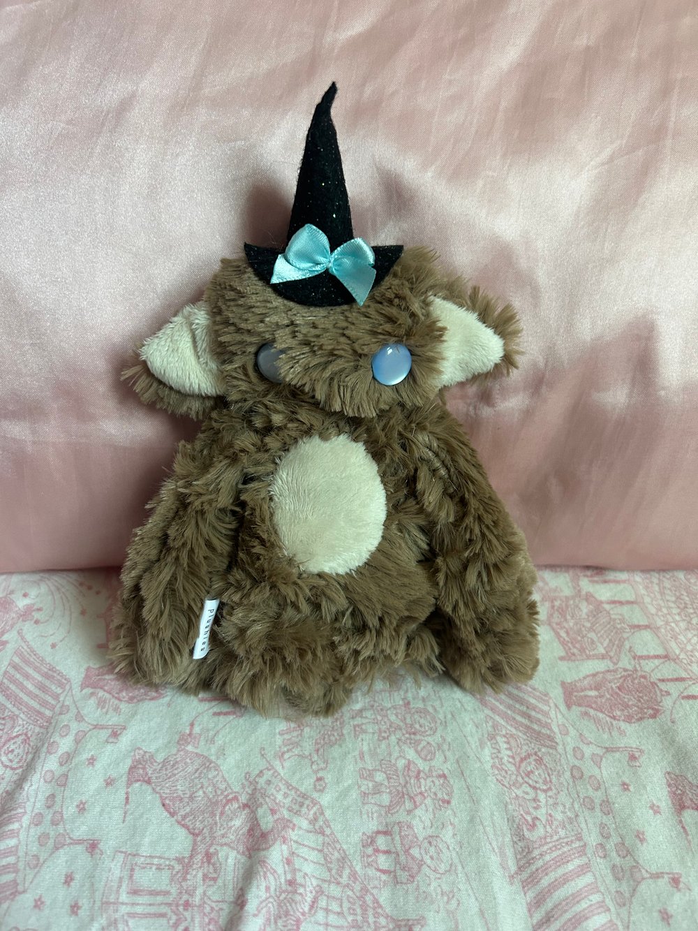 Image of conner witch the otter