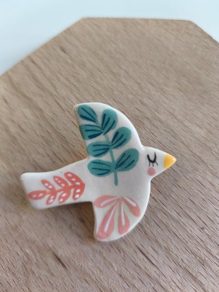 Image of  Broche oiseau rose bleu 